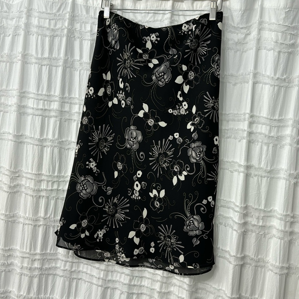 BLACK AND WHITE FLORAL VINTAGE MIDI SKIRT